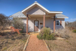 Luxury Cottage with Views Fireplace & Grill!